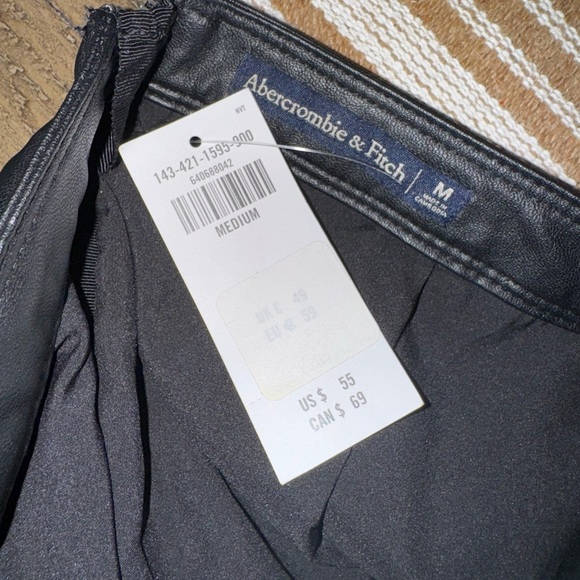 A&F NEW Black Faux Leather Mini Skirt with Side Slit Exposed Zipper Back Size M - Picture 4 of 4